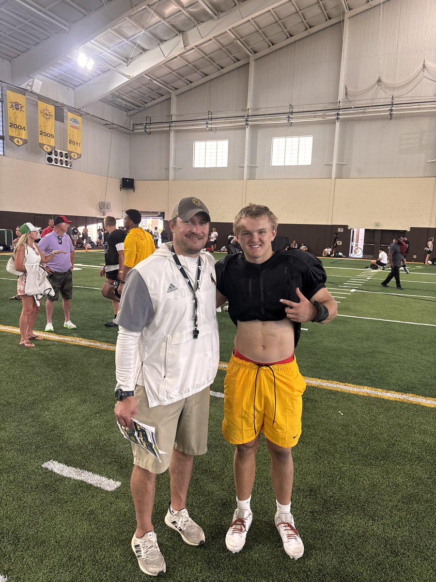 Titan45Williams's tweet photo. Thanks @wyo_football for the best camp I’ve been to thus far. Great coaching and an amazing facility. Added bonus was that we got to hit!! @CoachBHen #football #camp #hit #tackle #linebacker #work #thump #udub #wyoming #cowboys https://t.co/Vew4MA7TY0