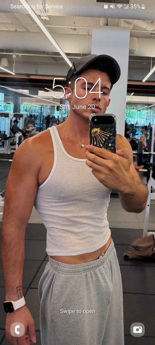SaffellMadison's tweet photo. New wallpaper https://t.co/SlSR8g8AxO
