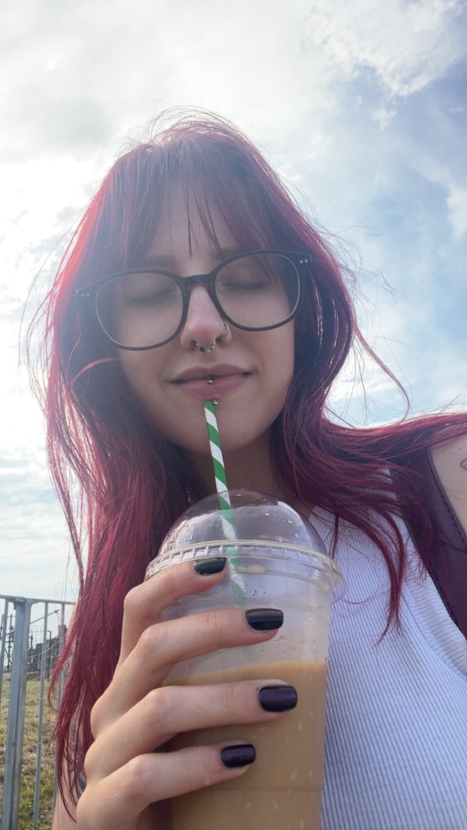 mistressL22's tweet photo. Who is going to be good and send for my coffee? https://t.co/cc1TOH9Q41