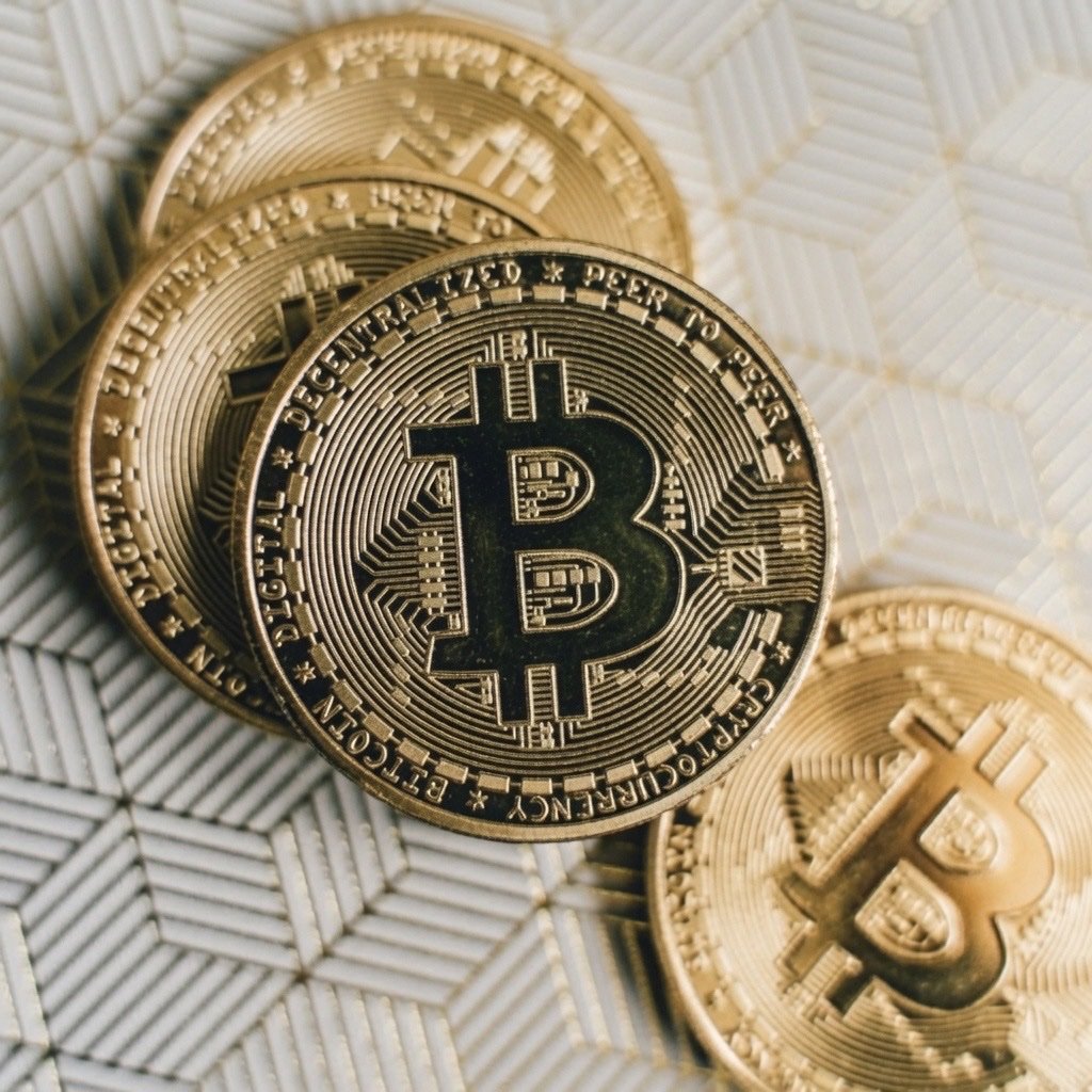 Larryy_Jones's tweet photo. BULLISH: $700 billion Visa says Bitcoin &amp; crypto will boom like e-commerce did in the 1990s. https://t.co/QyOUWl3BuF