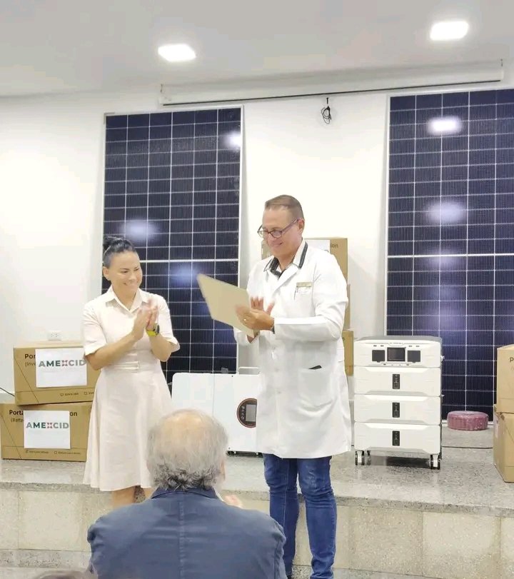TaniaMCruzHdez's tweet photo. 💢La Agencia 🇲🇽 de Cooperación Internacional para el Desarrollo (AMEXCID) realizó donación➡sistemas fotovoltaicos, el proyecto "Luz para la Salud" permitirá asegurar el funcionamiento ininterrumpido de equipos vitales en la Neonatología➡🏥 Ginecobstétrico "Ramón González Coro". https://t.co/1YlYq7Mpp6