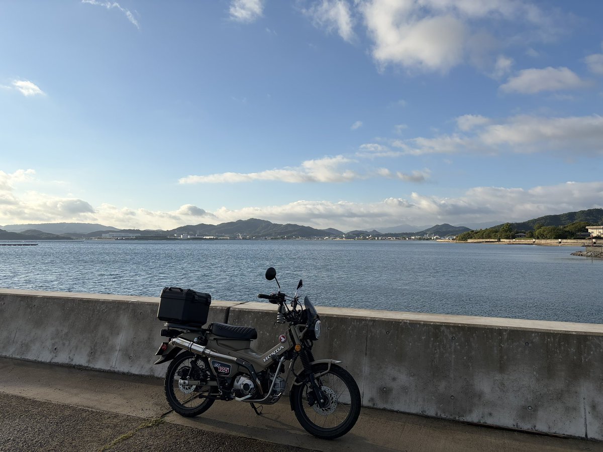 minatokankeisya's tweet photo. 路面はウエットだけど、梅雨の晴れ間にお散歩 https://t.co/T2yhqCYcqO