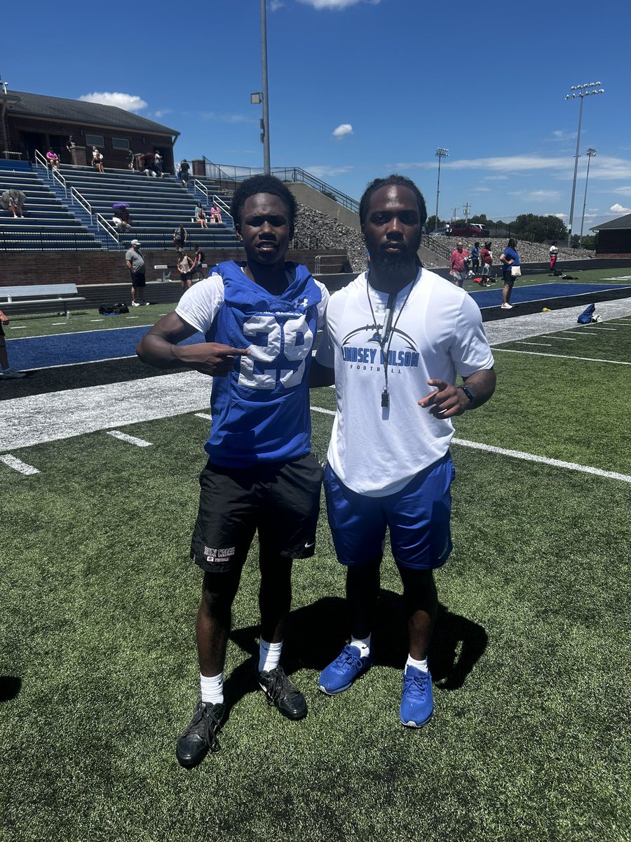malachi15w's tweet photo. Had a great day at Lindsey Wilson camp today. got some great reps in and cant wait to be back on campus! @CoachLance27 @Coach_CotterLWU @HCougs_Football @CoachEricDick @LWUfootball https://t.co/FihFwEMxr9