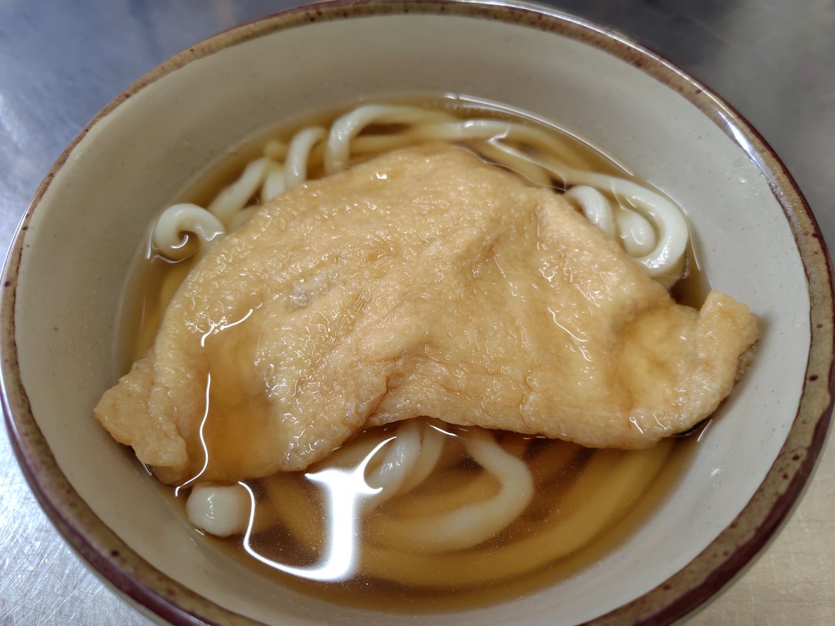 udonmenbou's tweet photo. 本日、10時30分オープンいたします🙇‍♂️✨

地元の名店、福田とうふ店のお揚げさんを使用した、きつねうどん、人気です😆

第2駐車場は、道路側に面した10台分となっております😄

本日も、ご来店お待ちしております。
うどん処麺紡、はじめます。
✨ https://t.co/117BSxD1rL