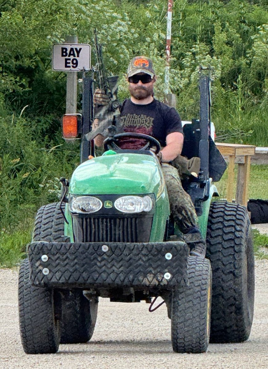 AislingFluff's tweet photo. omw to steal your girl https://t.co/8ptALzYmXe