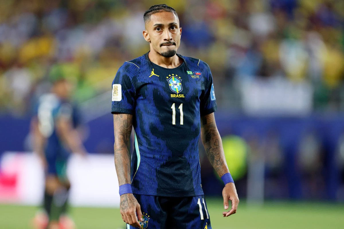 BarcaUniversal's tweet photo. ‼️BREAKING: Raphinha does not feel any major pain. He will continue with the team.

He's not ruled out for the rest of the World Cup, only for the next match.

— @CNNBrasil https://t.co/fEEpvxCbDx