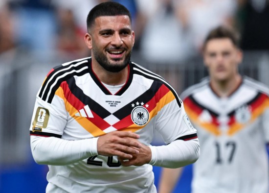 2010MisterChip's tweet photo. #OJOALDATO - Deniz Undav es el SEXTO jugador en TODA la historia de la Copa del Mundo que reúne 3+ goles y 2+ asistencias en sus dos primeros partidos del torneo:

🇩🇪 1954: Max Morlock (4G+2A vs Turquía x2)
🇩🇪 1970: Gerd Müller (4G+2A vs Marruecos y Bulgaria)
🇵🇱 1974: Grzegorz Lato (4G+2A vs Argentina y Haití)
🇩🇰 1986: Preben Elkjær (4G+2A vs Escocia y Uruguay)
🇫🇷 2014: Karim Benzema (3G+2A vs Honduras y Suiza)
🇩🇪 2026: DENIZ UNDAV (3G+2A vs Curazao y Costa de Marfil)

Pero.... Undav es el ÚNICO de los seis que lo hizo siendo SUPLENTE en ambos encuentros. ALUCINANTE.