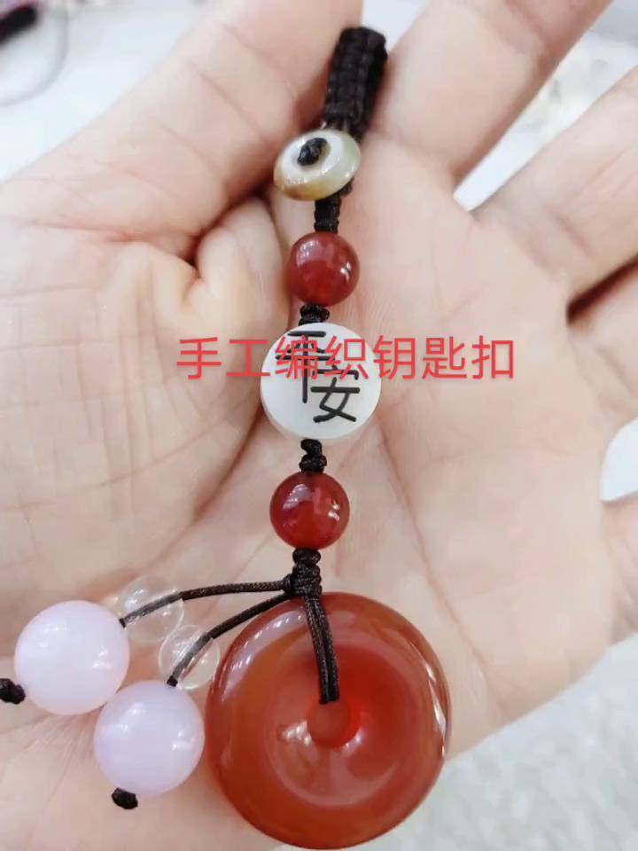 QzcLY9qm1jBrV3o's tweet photo. Get your hands dirty with this easy DIY macramé keychain kit! Perfect for beginners, makes a cute last-minute gift  #HandmadeHappiness， https://t.co/ATVEkIL83M