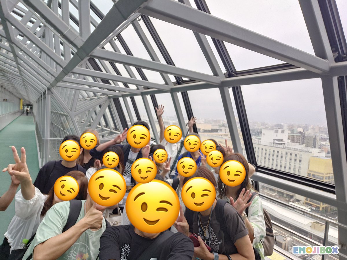 domiso2020's tweet photo. 昨日の振り返り〜
京都駅の「空中経路」✨️
ここは、おすすめスポット❣️
ラーメンの所から繋がっていて
結構長い橋みたいな所で
京都の街を眺める事が
出来ます😊
雨に濡れないし不思議な空間でした🥰
みんなで色々お喋りしながら
楽しいかった😄
#陽気にサザンへ愛を叫ぶ会 https://t.co/yMWXUobQHm
