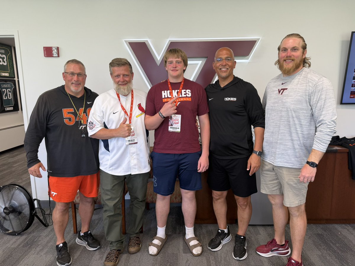 brentonmiller_'s tweet photo. Beyond blessed to have EARNED an offer from Virginia Tech @HokiesFB @coachjfranklin @Coach_Danielsen @CoachMooreVT @CoachRAlexander @CoachRadford @will_buchanan75 https://t.co/EzMVFrbNco