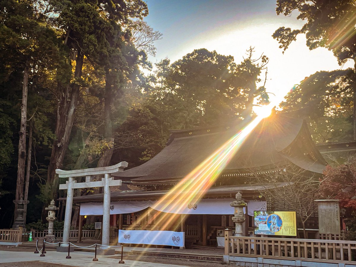 nikunick2929's tweet photo. 以前鹿島神宮で撮った一枚です

一年で最も昼が長い夏至の日

社殿に降り注ぐ力強い光を
そっとお福分けいたします🙏✨

皆様に良いことが
山ほど起こります���うに

#お福分け #鹿島神宮 https://t.co/Wvh3NzsjTW