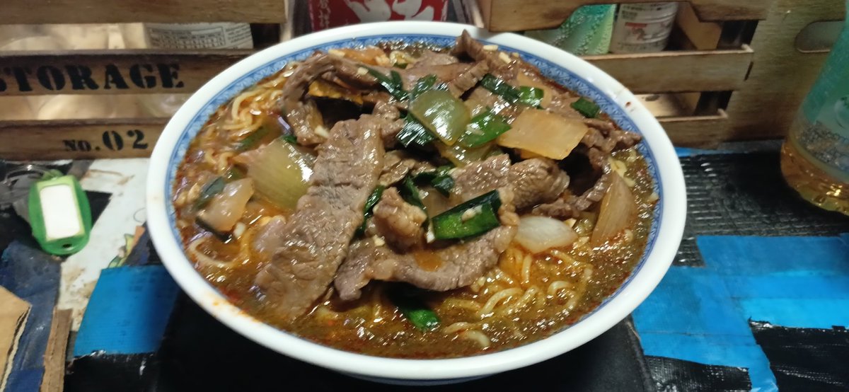 mgeese's tweet photo. 本日の朝食☀️🍴は、お家で自家製牛スタミナラーメン🍜ニンニクと玉葱とニラに焼き肉用の牛肉たっぷりで( ﾟДﾟ)ｳﾏｰ　#お家ラーメン　#飯テロ https://t.co/o8YXQp6oVD