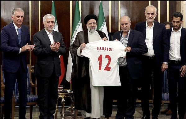 Hossein1152920's tweet photo. آیت‌الله رئیسی :
وقتی شما شاد کردن دل ملت ایران و دوستداران ایران اسلامی و نیز عزت و سربلندی این کشور را هدف خود قرار دهید، حتم بدانید خدای متعال هم عنایت و حمایت خود را از شما دریغ نخواهد کرد.
#worldcup2026 https://t.co/ZQVMVRnf0O