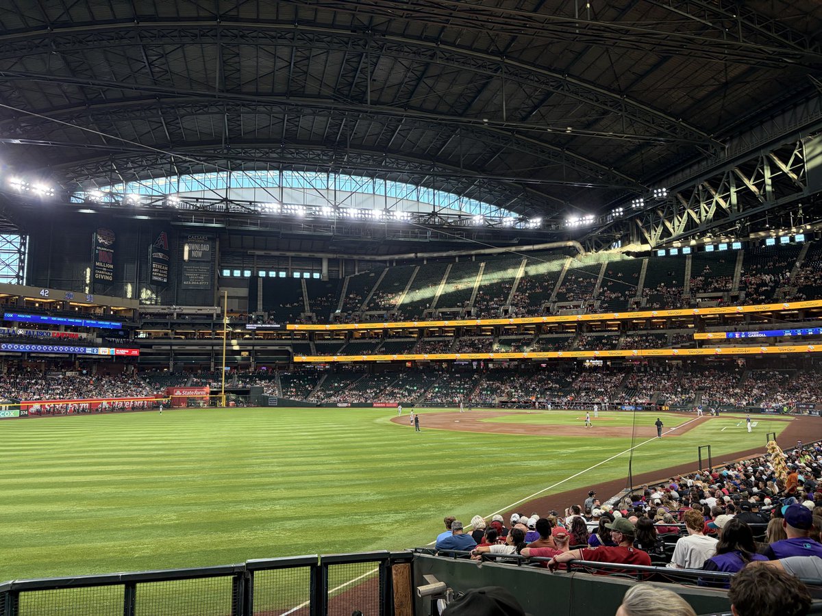 jesi_cat's tweet photo. I’m not saying I’m good luck, but the Diamondbacks have won every time I’ve eaten a glizzy at a game this season. Marte also hit a home run each game too 🤷🏻‍♀️ https://t.co/myWYy007Qo