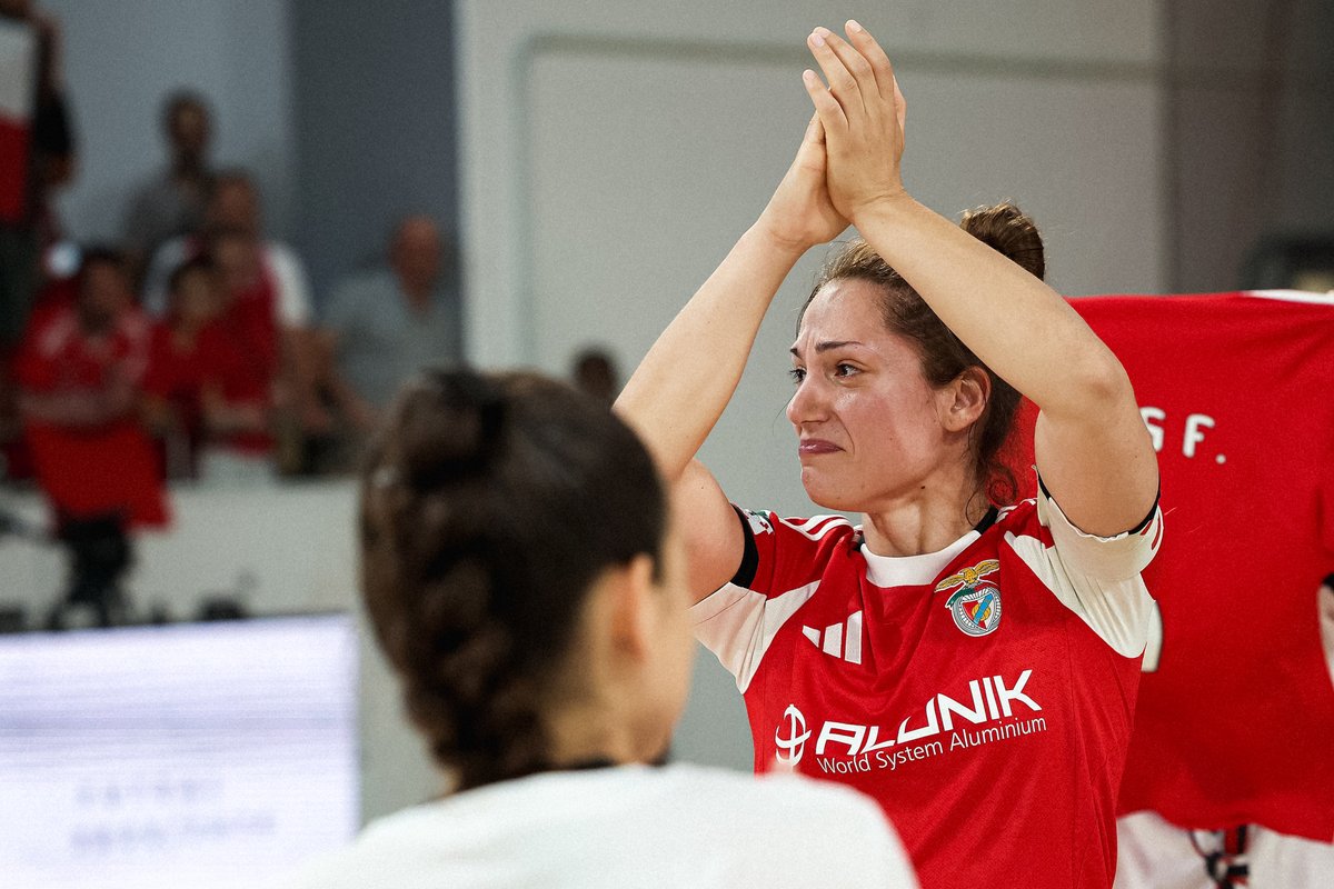 modalidadesslb's tweet photo. Por ti, Capitã Inês! 🥹

#FutsalBenficaFem https://t.co/LrxkkSPfoO