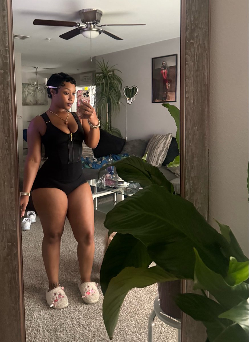 xeel__'s tweet photo. Big momma fr 👅 https://t.co/iYZPvIEEk6