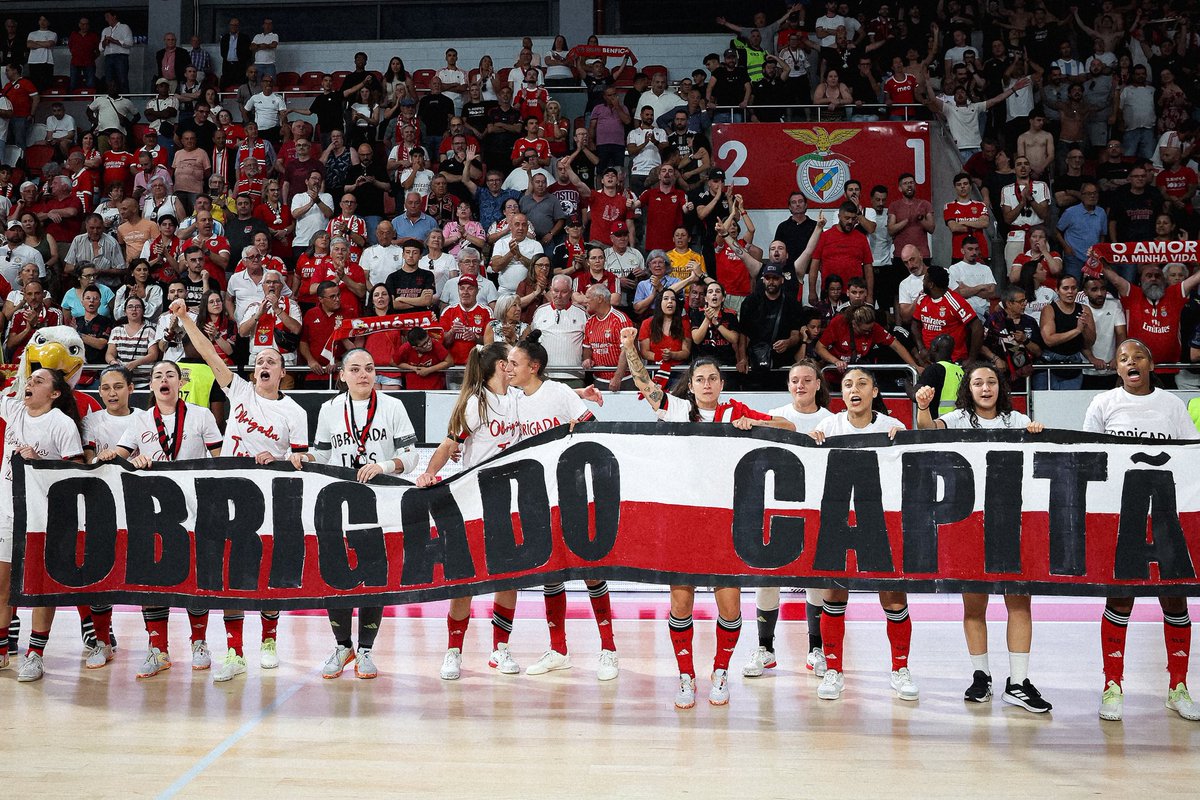 modalidadesslb's tweet photo. Por ti, Capitã Inês! 🥹

#FutsalBenficaFem https://t.co/LrxkkSPfoO