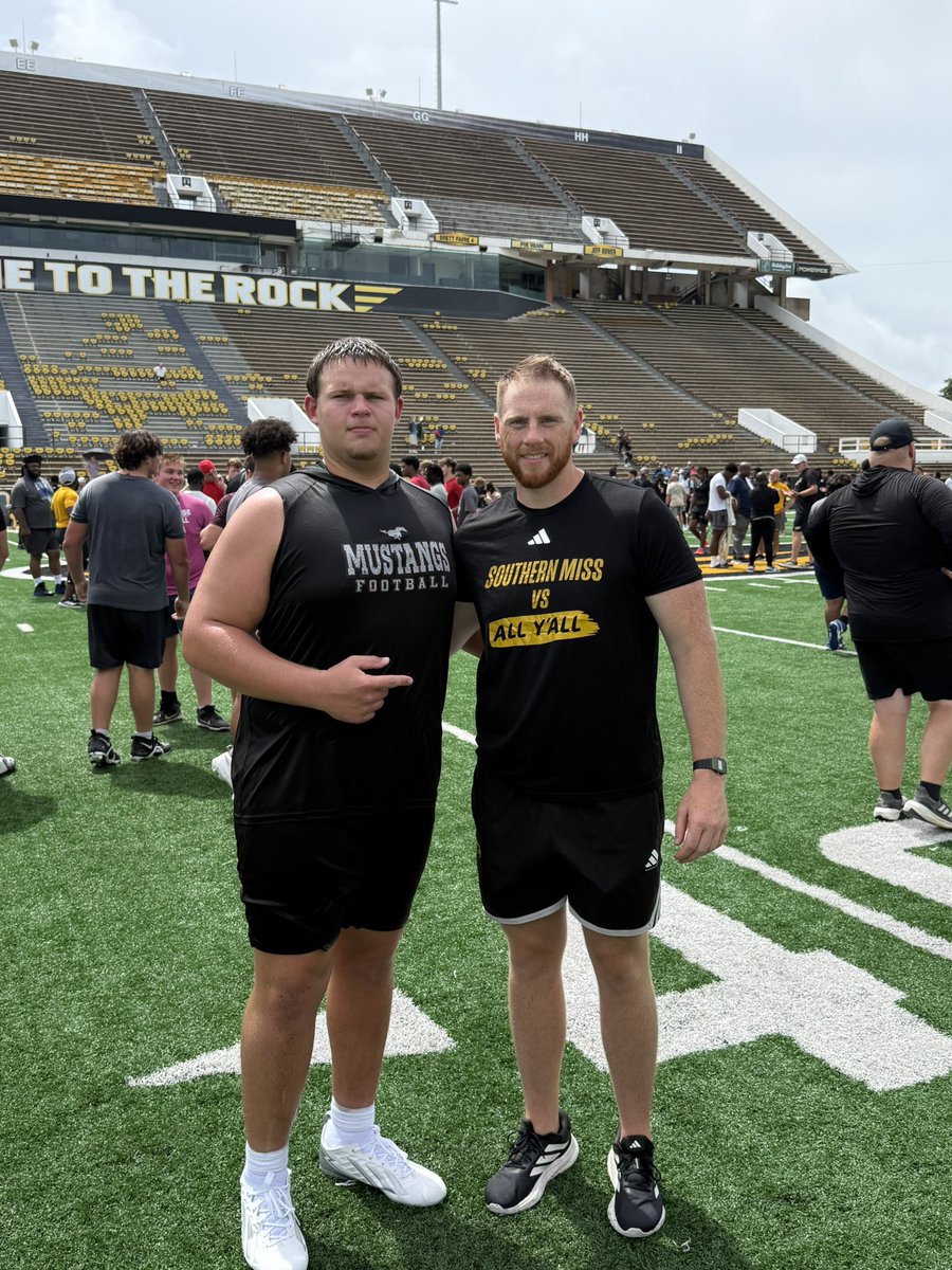 DuvalBraxton's tweet photo. I had a great day at @SouthernMissFB Camp! Had a lot of great reps and was given some great advice. Thank you @CoachSummers70 and @CoachSCoughlin for inviting me and giving me some great tips!!! 
#GoldenEagles #Grinding #D1 https://t.co/IQFxry6Alw