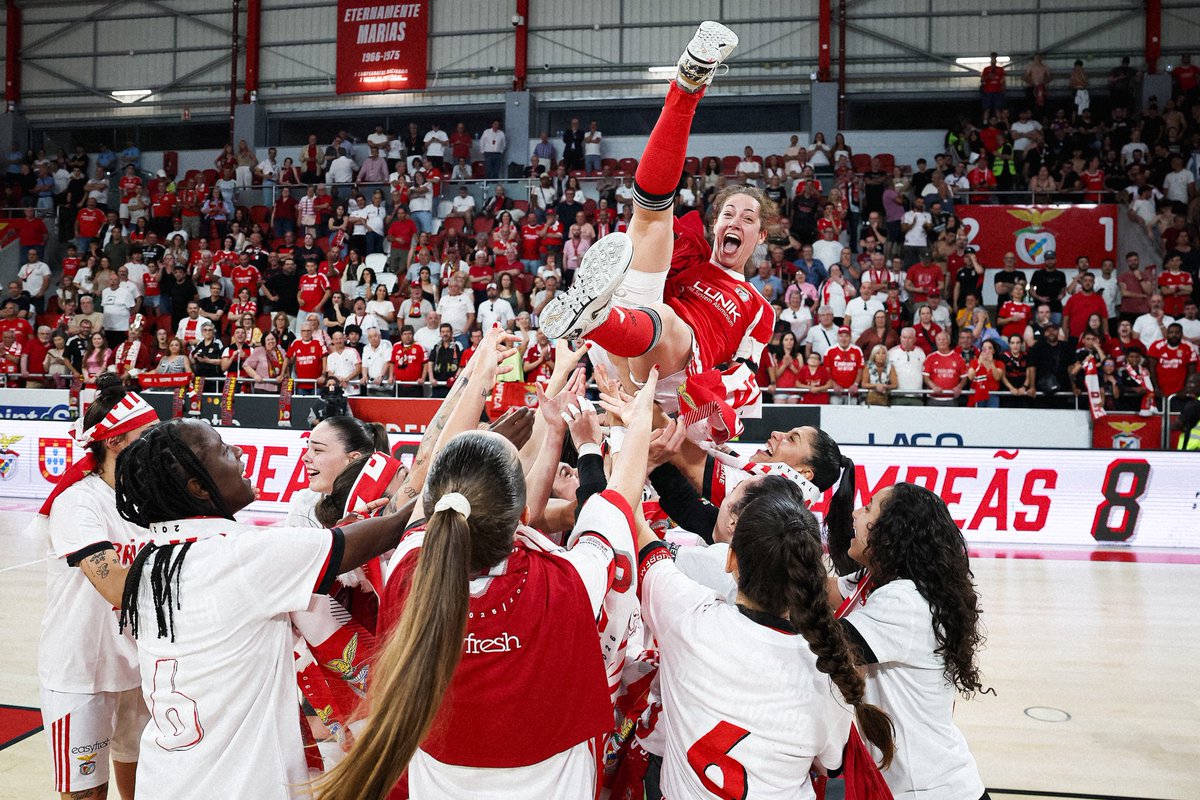 modalidadesslb's tweet photo. Por ti, Capitã Inês! 🥹

#FutsalBenficaFem https://t.co/LrxkkSPfoO