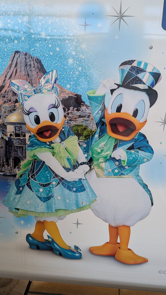 EF66123's tweet photo. 組合で福島県へ。
新幹線がDisneyしてる。 https://t.co/qHV4fvovwG