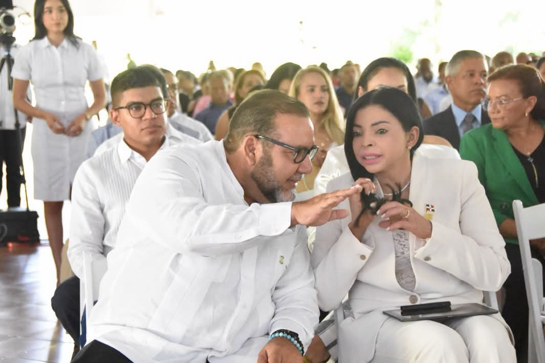 YasminP82942504's tweet photo. Excelente conferencia y valioso aporte para fortalecer la seguridad ciudadana. ¡Felicidades a Yenni Berenice por tan brillante exposición! 👏🇩🇴

#TeamRogelioGenao #YasminPeralta
@RogelioGenao https://t.co/ZIWNKrilDA