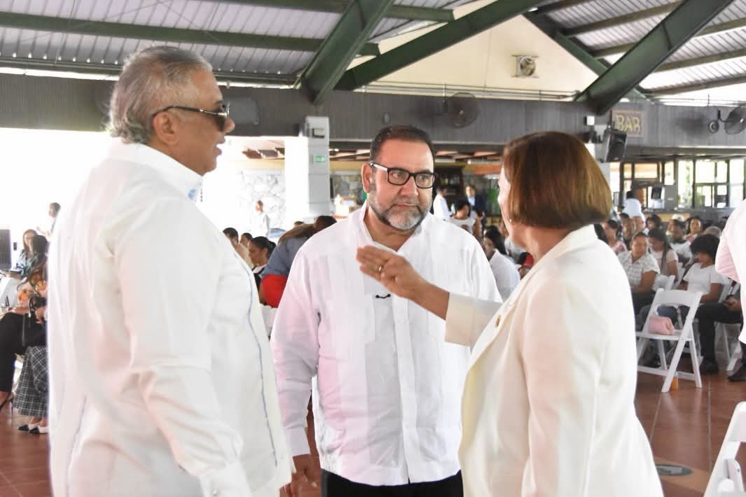 YasminP82942504's tweet photo. Excelente conferencia y valioso aporte para fortalecer la seguridad ciudadana. ¡Felicidades a Yenni Berenice por tan brillante exposición! 👏🇩🇴

#TeamRogelioGenao #YasminPeralta
@RogelioGenao https://t.co/ZIWNKrilDA