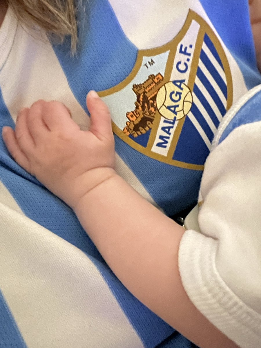 MejiasT's tweet photo. Y esta noche se duerme así..💙🤍💙 https://t.co/nYhIVPRb6o