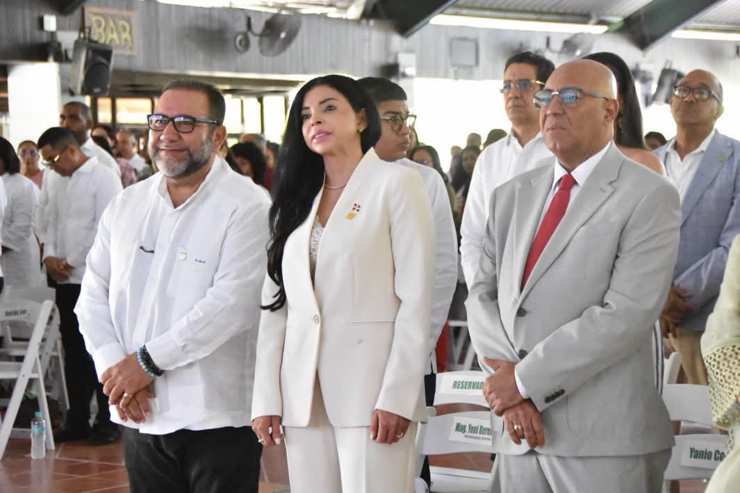 YasminP82942504's tweet photo. Excelente conferencia y valioso aporte para fortalecer la seguridad ciudadana. ¡Felicidades a Yenni Berenice por tan brillante exposición! 👏🇩🇴

#TeamRogelioGenao #YasminPeralta
@RogelioGenao https://t.co/ZIWNKrilDA