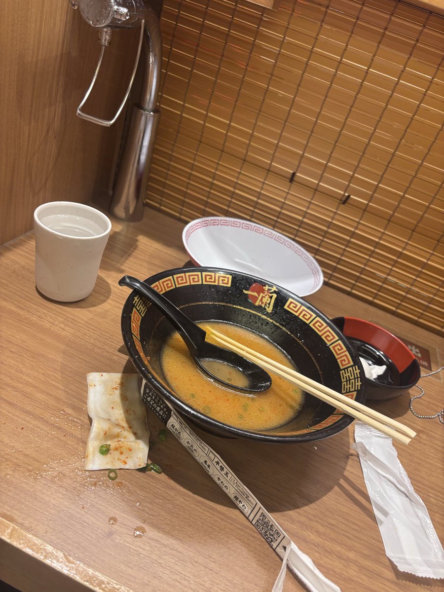 5446longbeach's tweet photo. 昨日、呑み会の後に酔っ払って一蘭でラーメン🍜😋
酔い過ぎて、味が全くわからなかった😓￼
もったいない😅
#KDS麺テナンス部
帰りにマックシェイク🥤😂 https://t.co/FbhJAxugW7