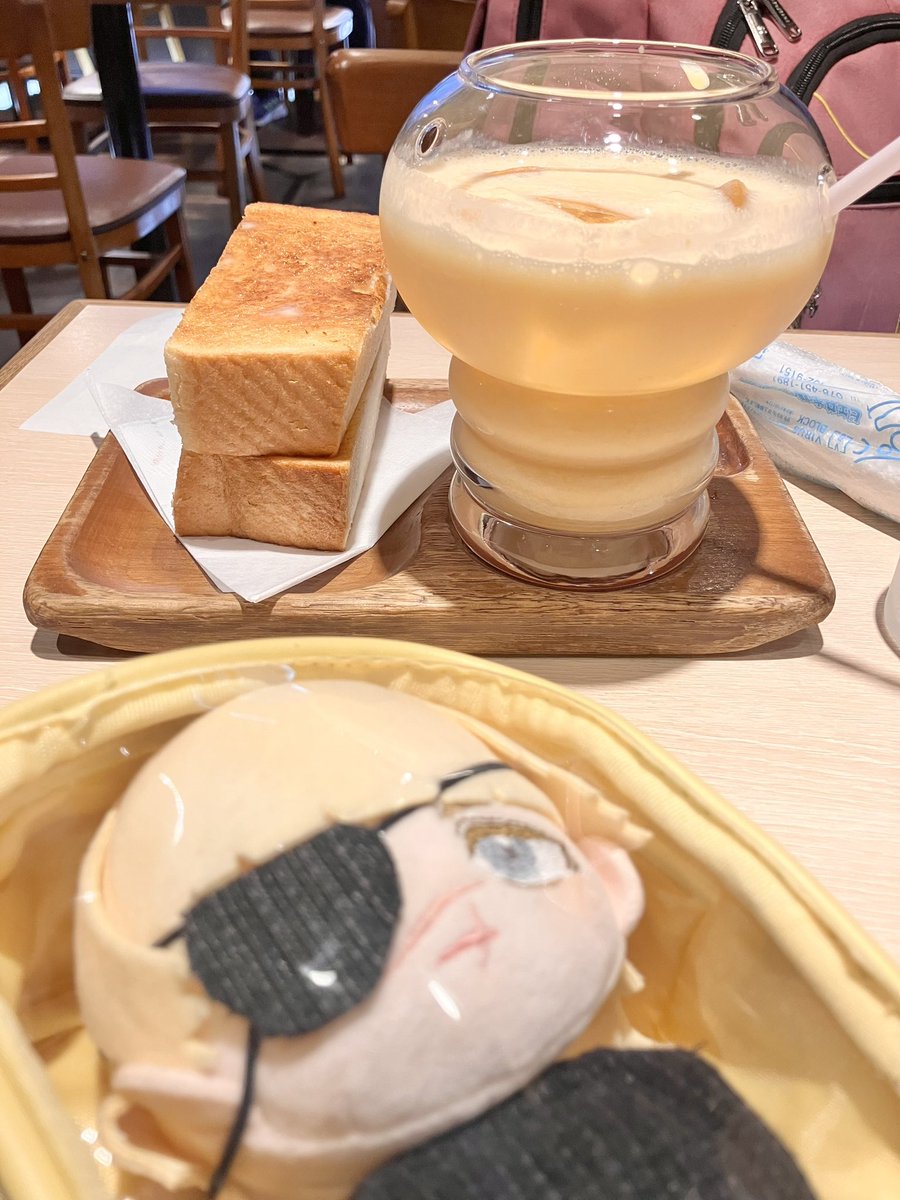 jiku_chi's tweet photo. 本州上陸済
本場のミックスジュースはグラスから違うんだな https://t.co/7QXkTlRCqe
