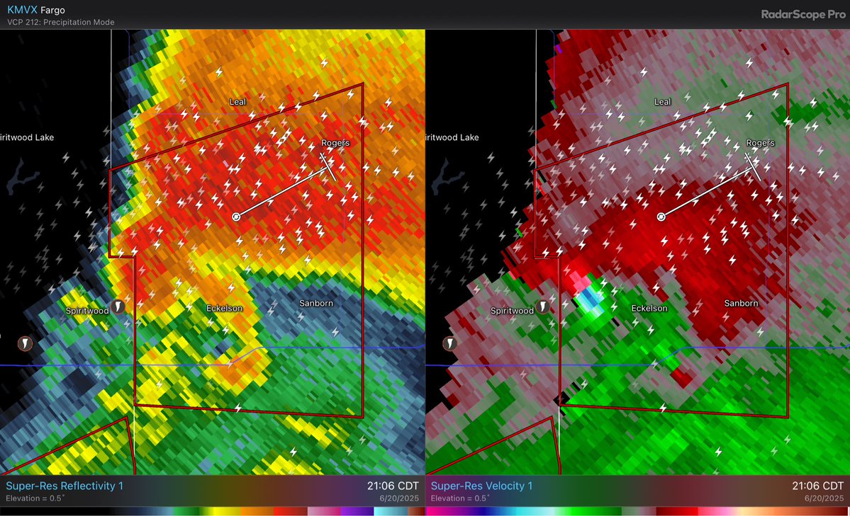 Paco_442's tweet photo. One years ago today 

Crazy outbreak and the first EF5 in over 12 years https://t.co/2o9OOtWv4j