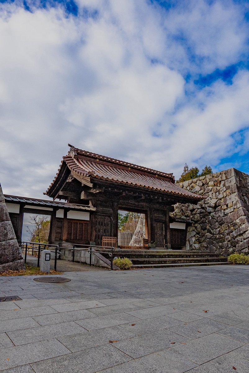 tabi_samurai_'s tweet photo. 「富山城の石垣」
#野面積み

河川の玉石の丸みを残した石垣
自然石を用いた野面積が特長

#富山城 #城 https://t.co/ogLLwAlDVu