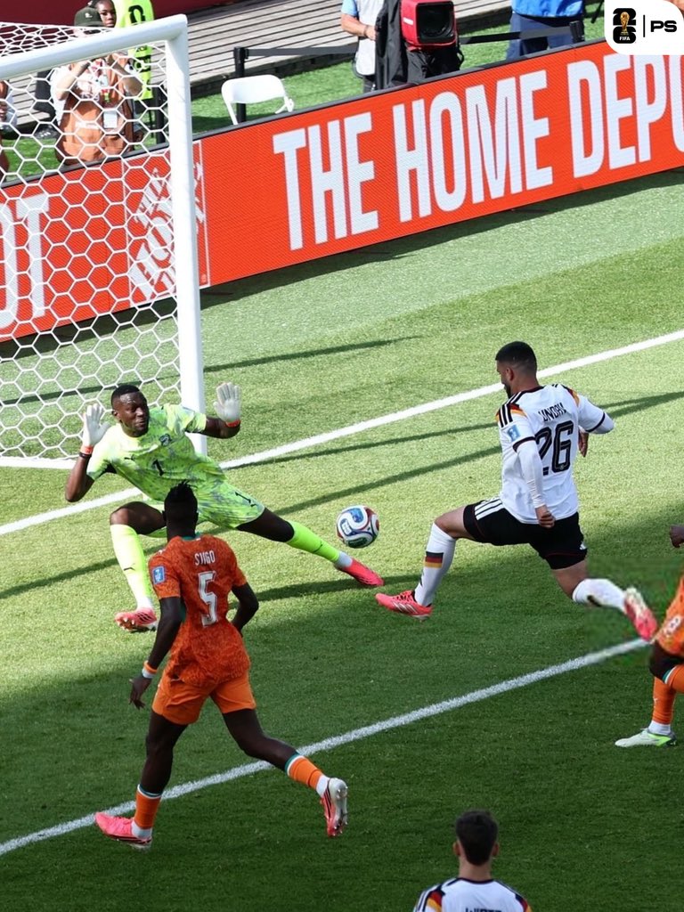 psbolivia's tweet photo. 🇩🇪🇨🇮 Alemania lo dio vuelta, ganó el partido y aseguró su clasificación.

##fifaworldcup https://t.co/Wk4KcY0tyz