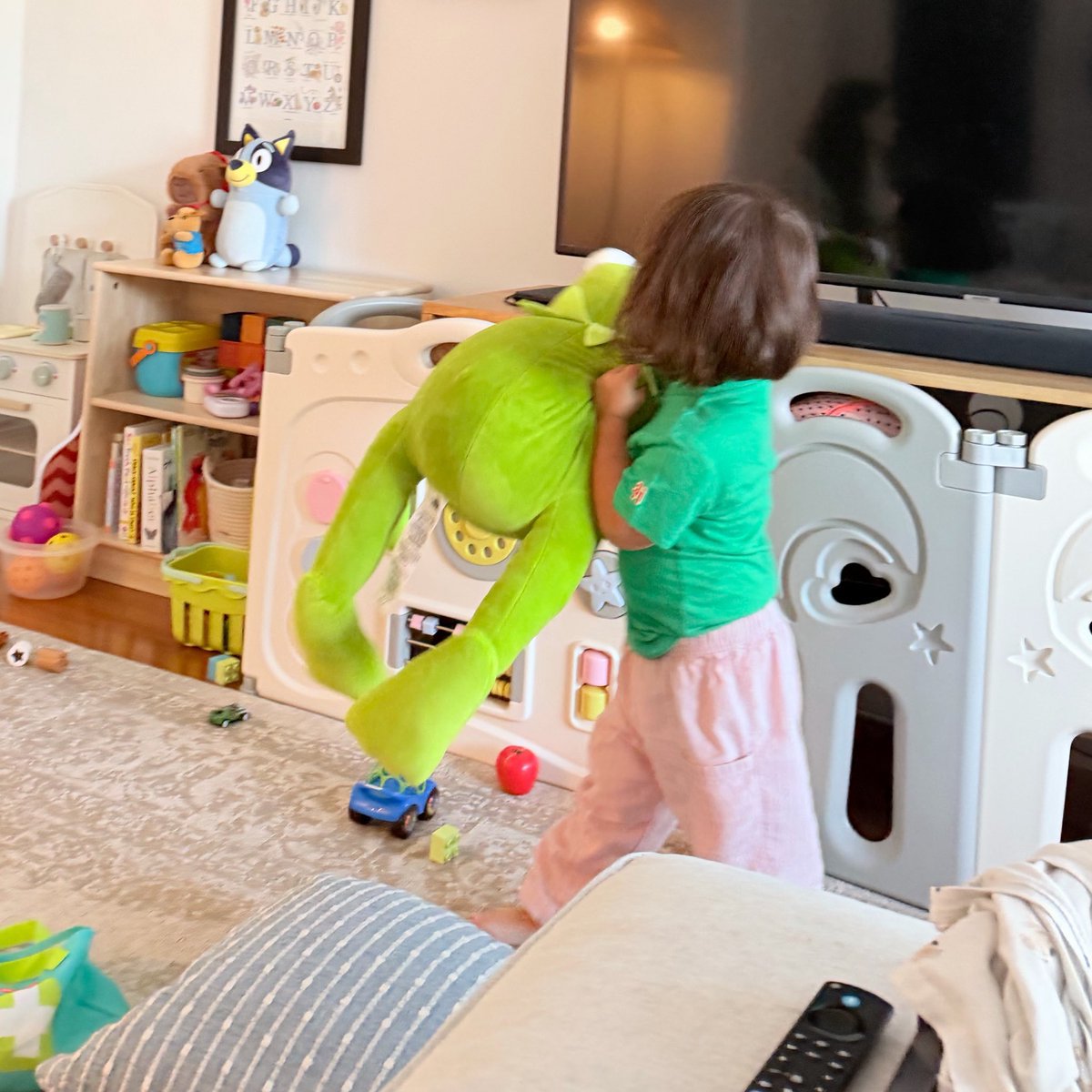 muppetsleaze's tweet photo. at my friends baby shower a few years back one of the activities was decorating blocks. i made a little kermit block cause he’s easy to draw.

anyway here that baby is two years later, obsessed with kermit, the muppets and always asking mom to play “docto teef.” https://t.co/B3qzYwZOqB