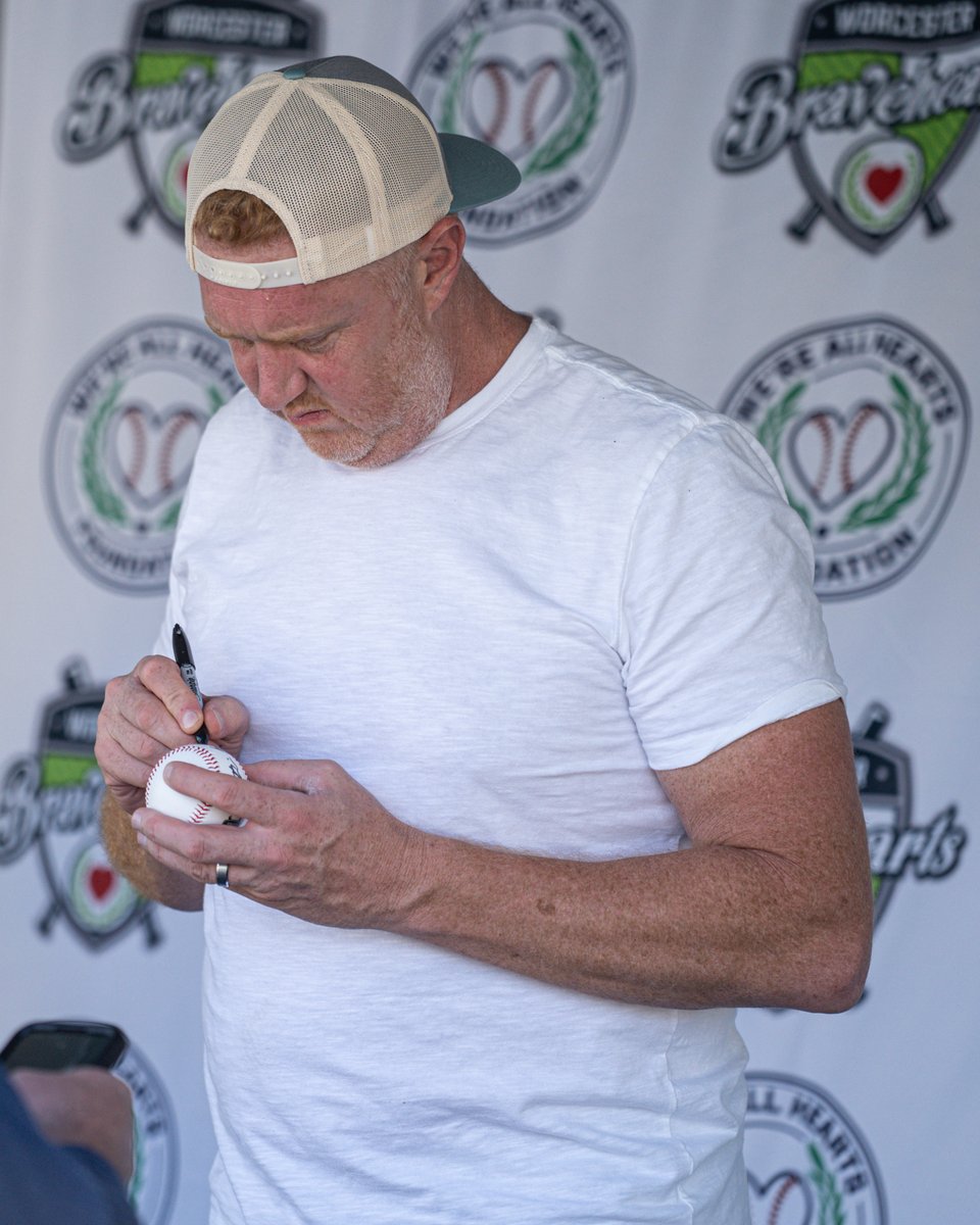 WooBaseball's tweet photo. Scalabrine is in the building!

#rollhearts I @FuturesLeague https://t.co/Pdwg9ec1Q8