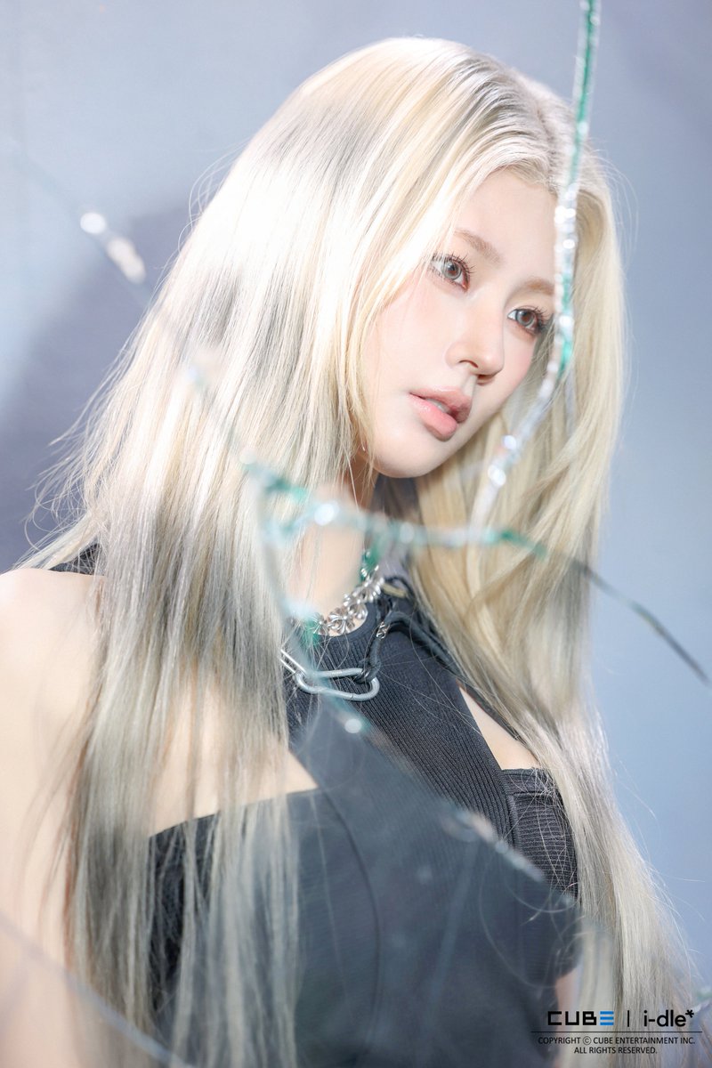 IDLEFRANCE's tweet photo. ﹙ BERRIZ ﹚

 › #MIYEON pour les behind du tournage de la performance vidéo de 'Crow'

- 🍓
#IDLE #아이들 | @official_i_dle https://t.co/X8Ox54tFbH