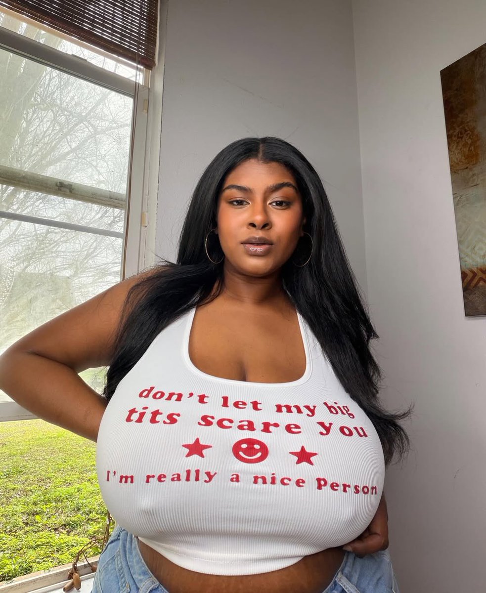 charley01t's tweet photo. Cleavage 👀 https://t.co/vLRnsKg7DW