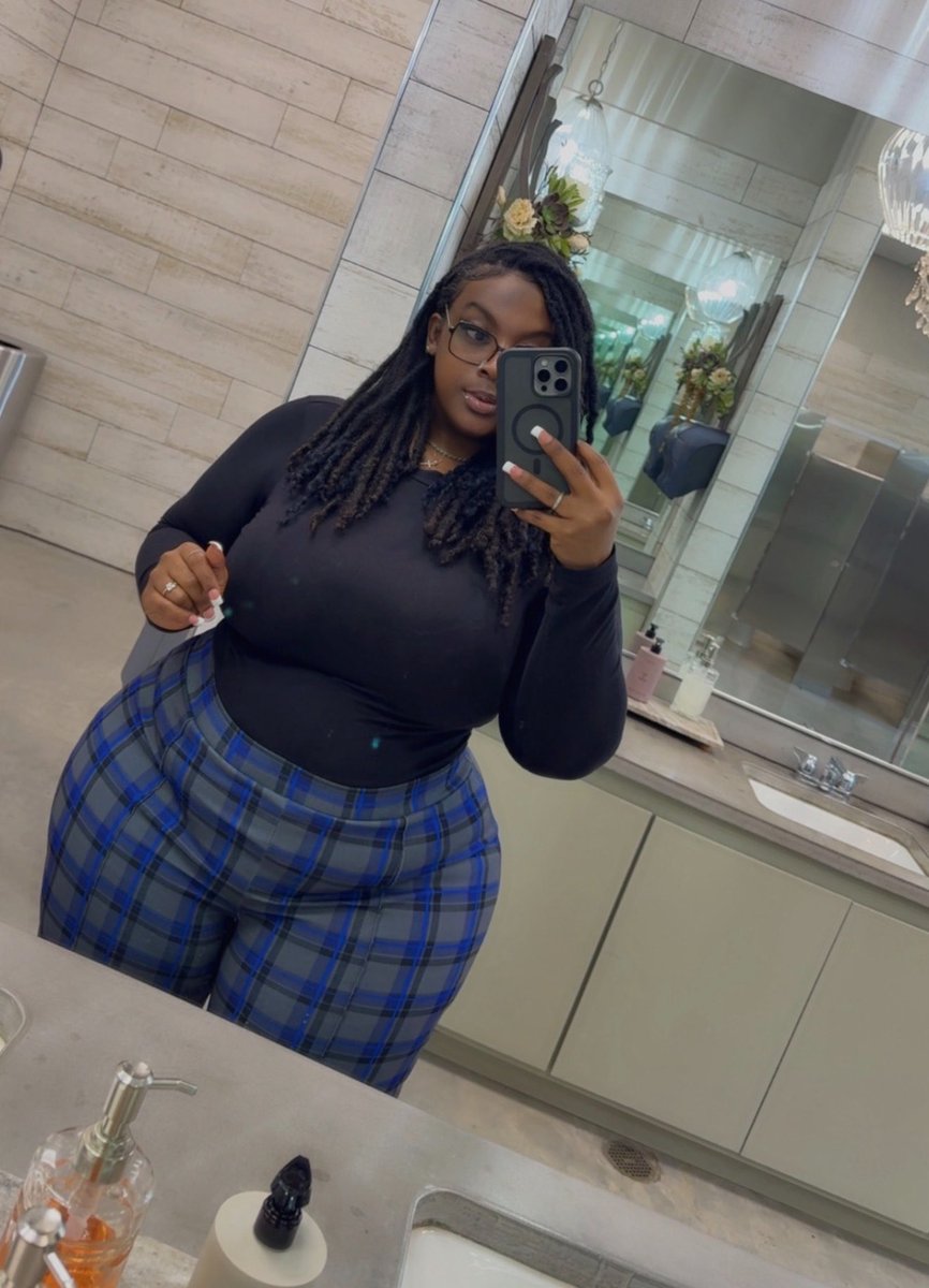 Heymoshimoshii's tweet photo. Obligatory work summit mirror selfie 🤠 https://t.co/zVydT6Js0F