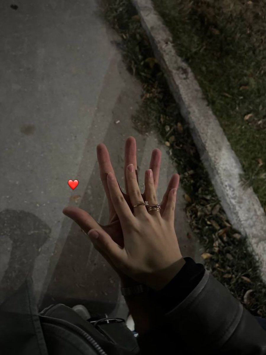 couldbeusvibes's tweet photo. your hand, my home https://t.co/SbK5onbM3T