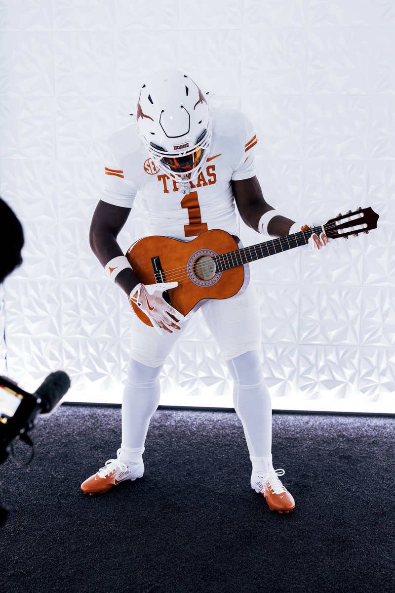 CallisLanden's tweet photo. HOOK’EM ??🤘🏾 https://t.co/5hbMMZbWjb