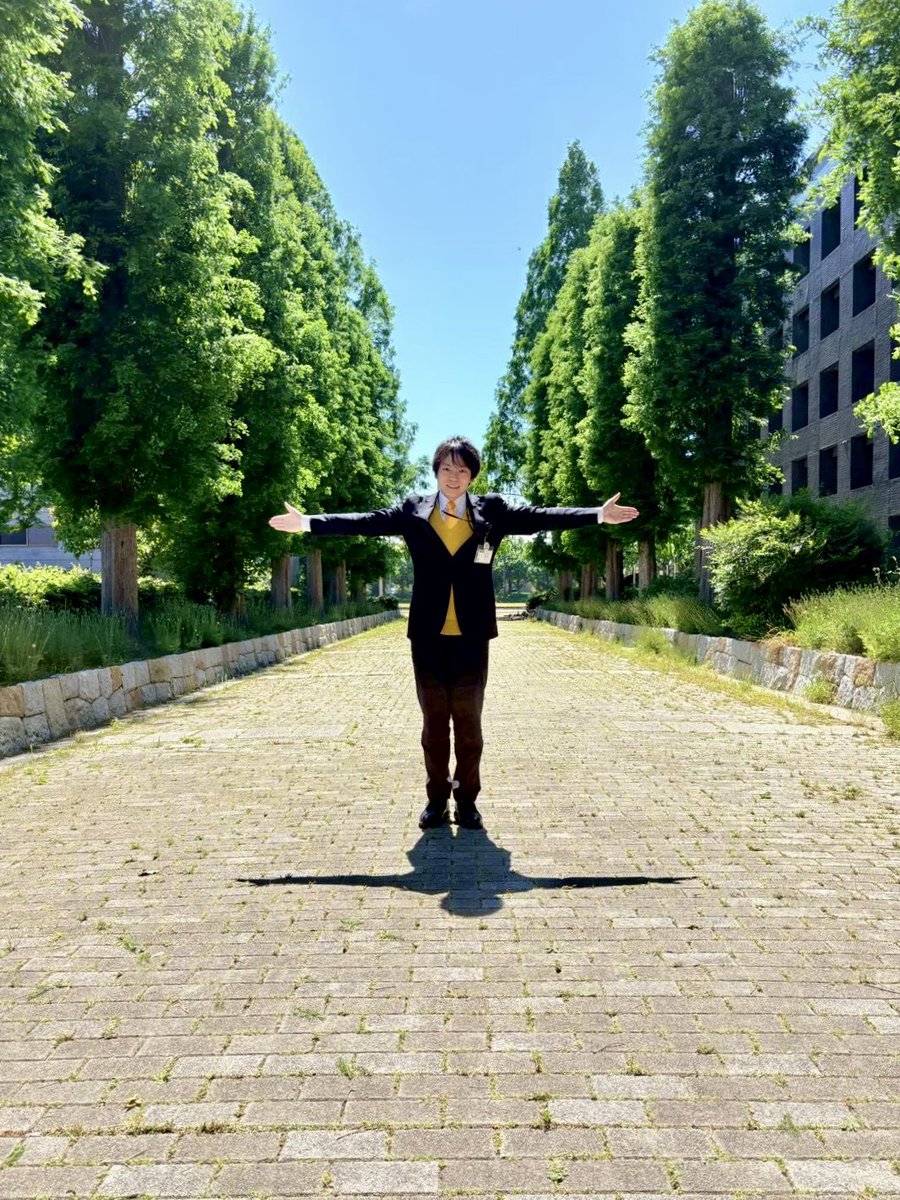 tmasa43's tweet photo. ＼���ここがわかれば松伏マスター！😎🔥／

さて、ここは松伏町のどこでしょう？👀✨

まるで軽井沢のような雰囲気の並木道🌿
実は松伏町内にある、とっておきのスポットです😊

木漏れ日が気持ちよくて、思わず両手を広げたくなる開放感🙌✨

「松伏にこんな場所あったの！？😳」
と町外の方から驚かれることも多い、知る人ぞ知るスポットです😊

ヒントは…
🏫ある公共施設の近く
🌳季節ごとに違った表情を見せてくれる並木道
📸写真映えも抜群

わかった方はコメントでぜひ👇

正解したらあなたは“松伏マスター”です🏆🔥

こうした松伏町の隠れた魅力も、これからどんどん発信していきます😊✨

#松伏町 #町長 #松伏たんけんたい #ここはどこでしょう #ほっとずっとまつぶし