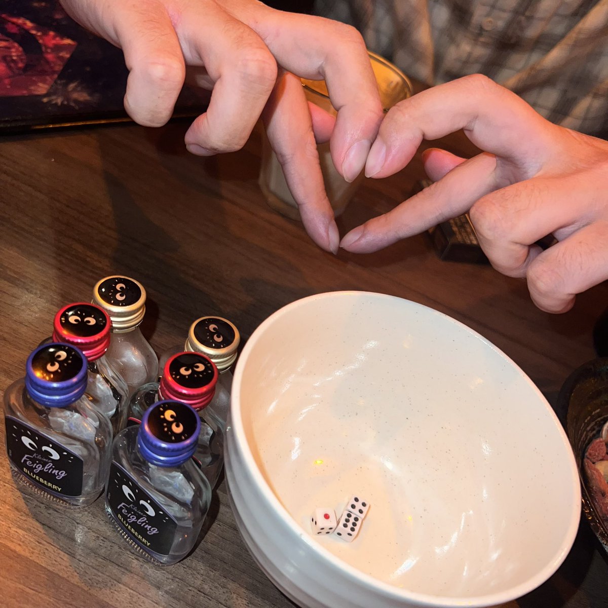kagetsu_ren's tweet photo. 本日もご来場いただき有難うございました！
なかなかカオスな空間で普段味わえない空気感を味わったので改めて仕事に対しての姿勢を考えた１日でした◎

ご褒美やｼｮｯﾄも沢山ありがとうございます🙇‍♀️
今日もﾁﾝﾁﾛは負けました🤦‍♀️

次回！6/22(月)22:00〜です💫 https://t.co/QkMaZutZ9i