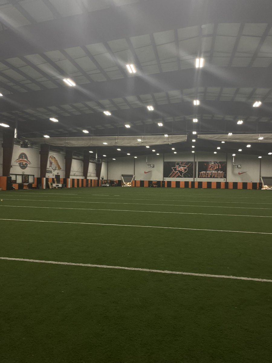 yeison582's tweet photo. Had an amazing time at the Wise Big Man Camp in Lancaster! Met a lot of talented players and learned from some amazing coaches. Huge thank you to @wisehog94 for the opportunity and for taking the time to talk with me. Looking forward to getting better and competing again! 💪🏈 https://t.co/s2RM9ZuoDR