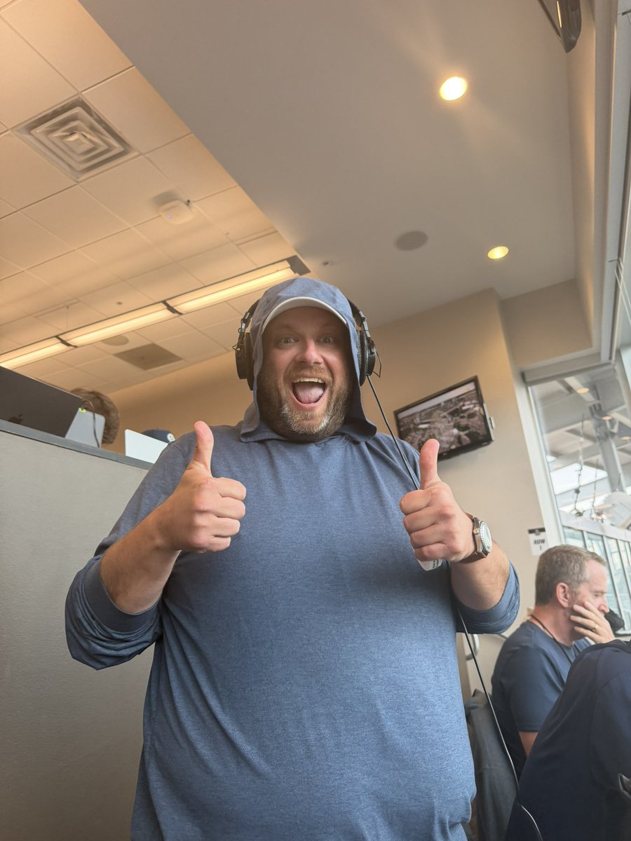 GeorgeStoia's tweet photo. They just announced in the press box that they will be giving beer to the media for 90 minutes after the game. 

“I might shotgun a few before the press conference!” https://t.co/JJyMH07d42