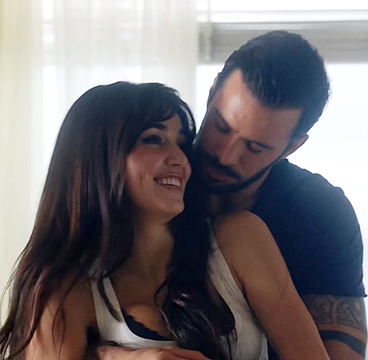 jadocspicon7's tweet photo. in love 🥰❤️‍🔥🤏🏻 #HandeErçel https://t.co/p0LXMyueFG