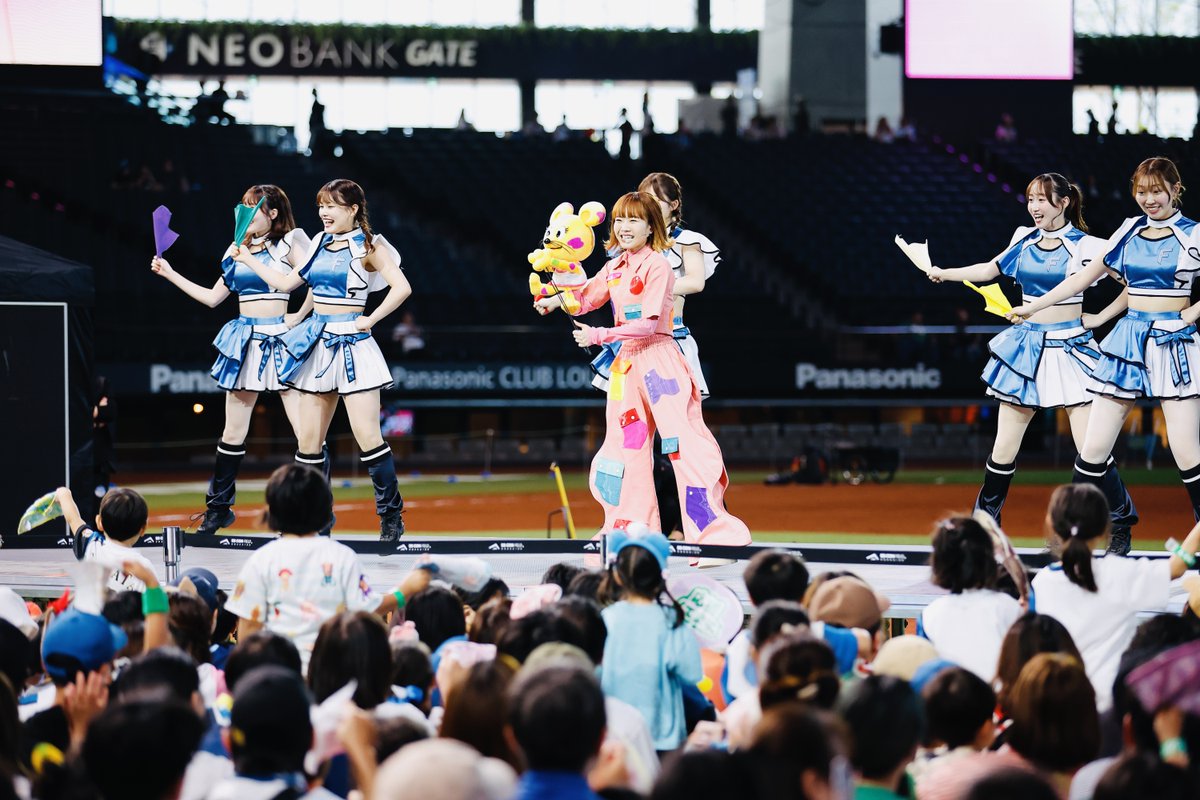 FightersPR's tweet photo. 試合終了後の〈AFTER GAME〉では、Wakeysのみなさんによるスペシャルショーを開催しました！

ファイターズガールとのコラボパフォーマンスも🎶
子どもからおとなまで、多くの皆さまにお楽しみいただきました！

@thewakeybase
#ウェイキー #TheWakeyShow
#lovefighters https://t.co/cBeZIeq8VB