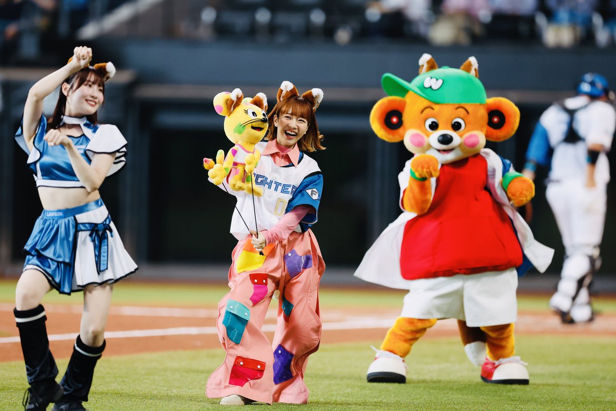 FightersPR's tweet photo. 試合終了後の〈AFTER GAME〉では、Wakeysのみなさんによるスペシャルショーを開催しました！

ファイターズガールとのコラボパフォーマンスも🎶
子どもからおとなまで、多くの皆さまにお楽しみいただきました！

@thewakeybase
#ウェイキー #TheWakeyShow
#lovefighters https://t.co/cBeZIeq8VB