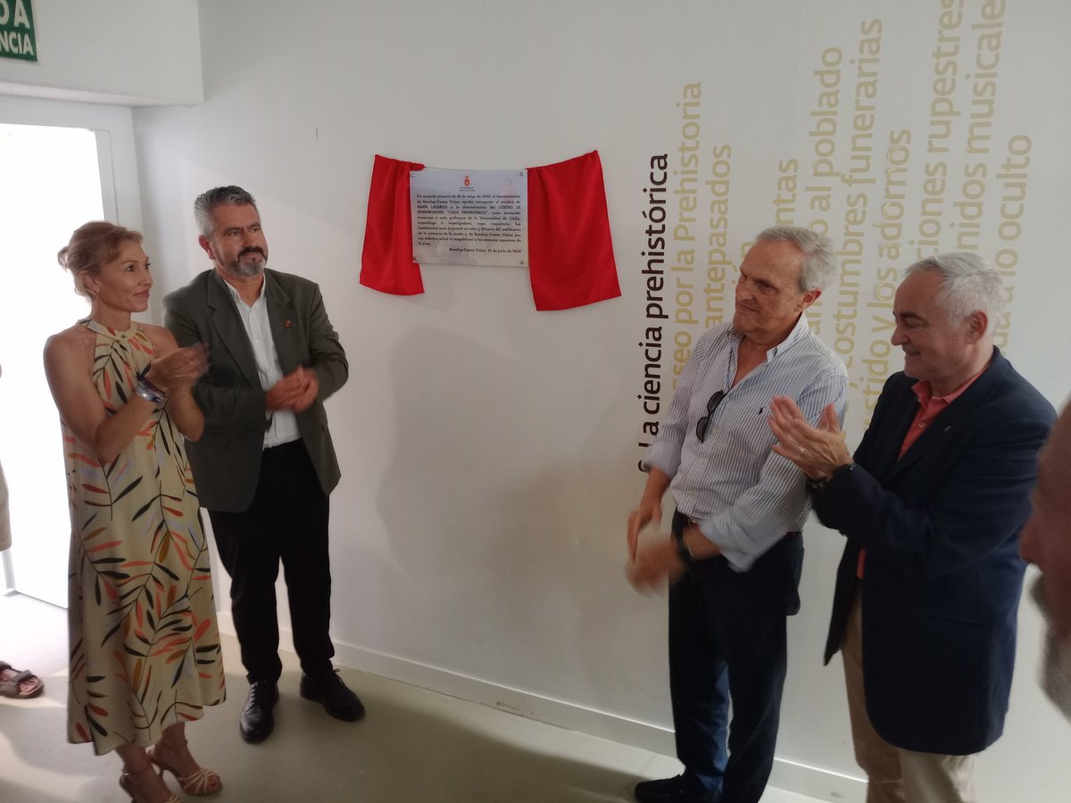 JAlconchel's tweet photo. ACTO IN MEMORIAM E INCLUSIÓN DEL NOMBRE DE MARÍA LAZARICH AL CENTRO DE INTERPRETACIÓN 'CÁDIZ PREHISTÓRICO'
#cultura #culturalverano2026 #verano2026 #fotografias #benalup #benalupcasasviejas #casasviejas https://t.co/Sp0fHcXsCZ