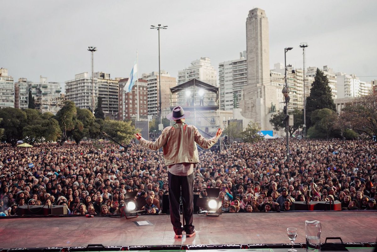 AbelPintos's tweet photo. Día de la Bandera en Rosario 🇦🇷 https://t.co/jKp7ABJIsm