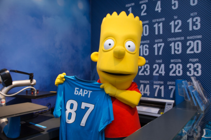 Data_Simpsons's tweet photo. En 2014, el Zenit de San Petersburgo tuvo como mascota a Bart Simpson.

En esta campaña del club ruso con Fox, Bart firmó un contrato con el equipo, hizo la revisión médica, entrenó con el plantel y vistió la camiseta con el número 87 (año de estreno de los cortos de Los Simpson) https://t.co/SoifSM4uhW